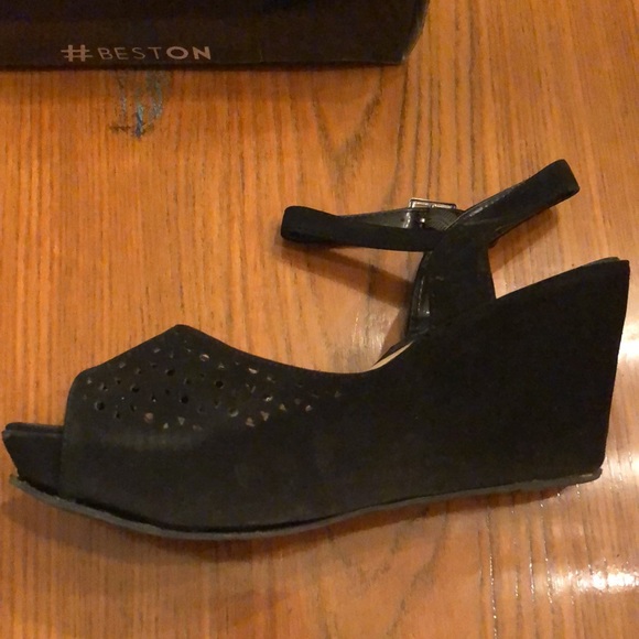 Black faux suede platforms - Picture 2 of 5